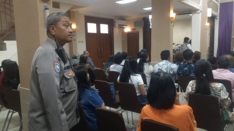 Pelayanan Bhabinkamtibmas Amankan Kebaktian Paskah di GPDI Mangga Dua Selatan, Ibadah Berjalan Aman