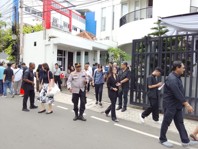 
					Dalam Keheningan Jumat Agung, Polri Pastikan Rasa Aman untuk Seluruh Umat