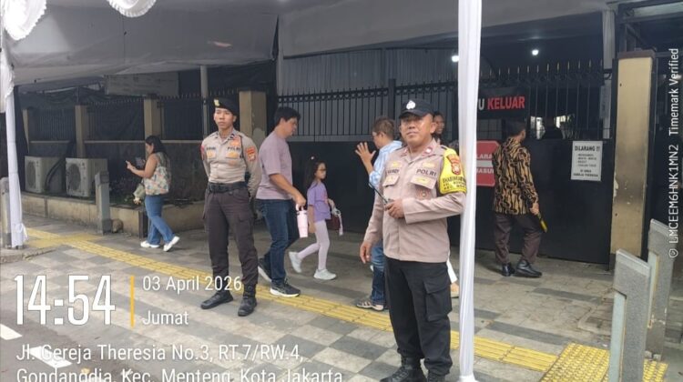 Pengamanan Maksimal Polisi Iringi Misa Jumat Agung Bahasa Inggris di St. Theresia Menteng