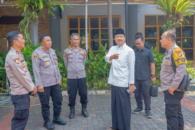 
					Kapolsek Senen Silaturahmi dengan Mensos Saifullah Yusuf di Salemba