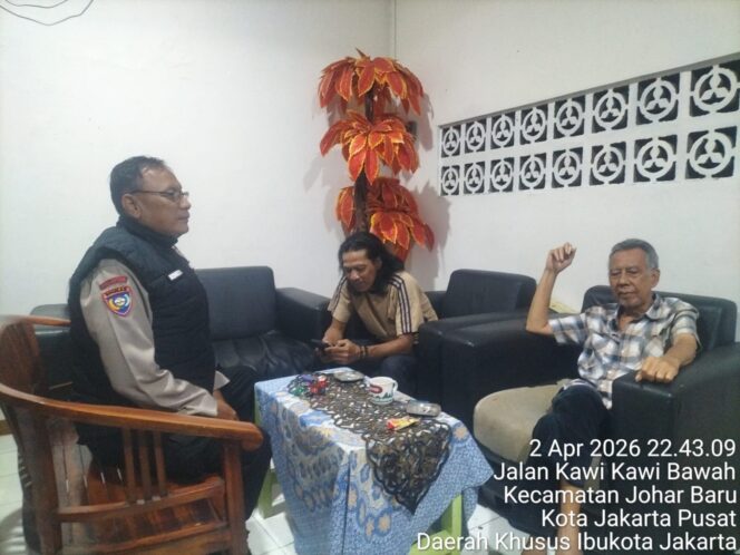 
					Hadir di Tengah Masyarakat, Polisi Lakukan Sambang Dialogis Jaga Kamtibmas RW 08