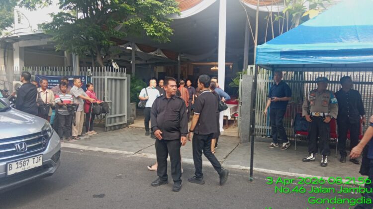 Pengamanan Humanis Polsek Metro Menteng Jaga Khidmatnya Misa Jumat Agung di HKBP Menteng