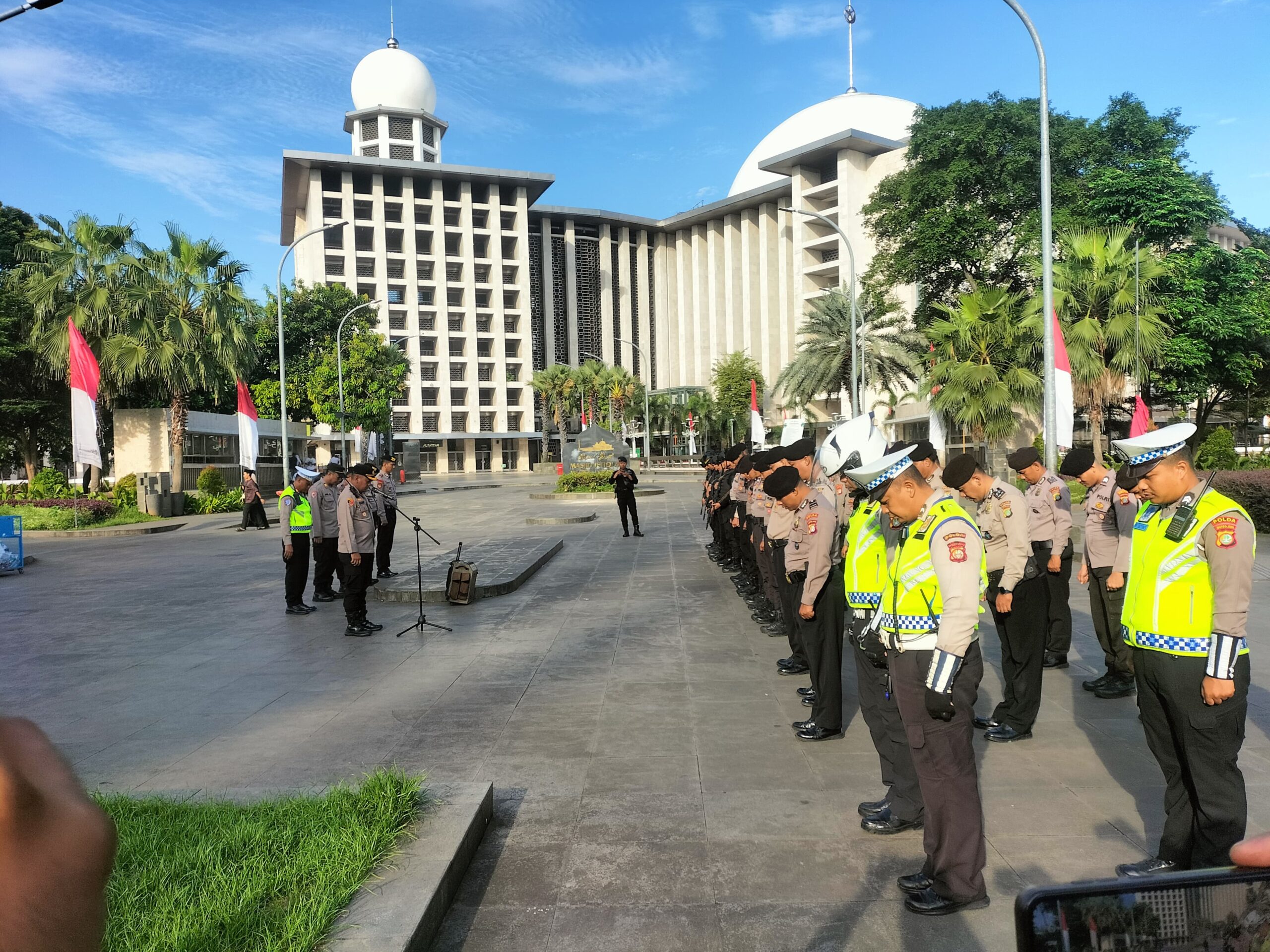 Pengamanan Jumat Agung di Gereja GBI Sepenuh Berjalan Aman dan Kondusif, Aparat Siaga Penuh