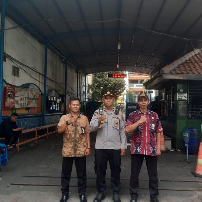 
					Jumat Agung Aman” Kapolsubsektor Mangga Dua Selatan Siaga” Missa Berlangsung Aman