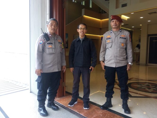 
					PengamananPolri Dalam Ibadah Paskah di Gereja Antokia Samaria Berjalan Kondusif