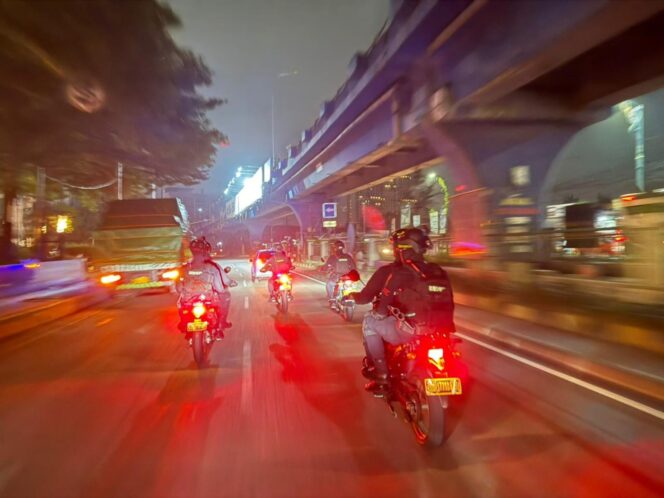 
					Brimob Metro Jaya Gagalkan Tawuran Remaja di Cikarang Utara, 2 Pelaku dan 7 Sajam Diamankan