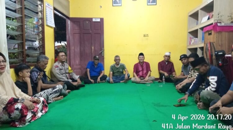 Kehadiran Bhabinkamtibmas Warnai Halal Bihalal Warga RW 09, Suasana Harmonis Terjaga