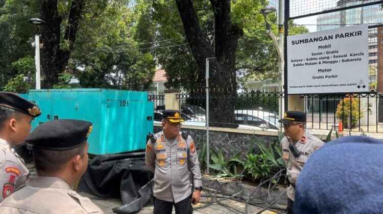 Kapolsek Metro Menteng Pimpin Apel Pengamanan Misa Malam Paskah di Gereja St. Theresia
