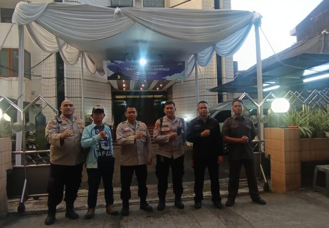 
					Personel Polsek Tanah Abang Amankan Jalannya Ibadah Paskah di Gereja GKI Wahid Hasyim