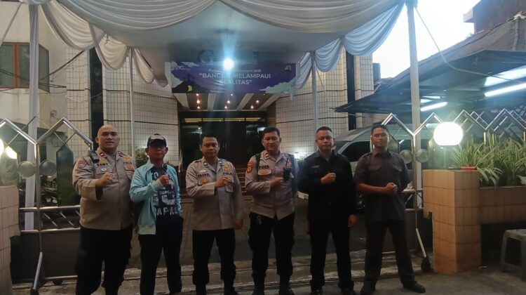 Personel Polsek Tanah Abang Amankan Jalannya Ibadah Paskah di Gereja GKI Wahid Hasyim