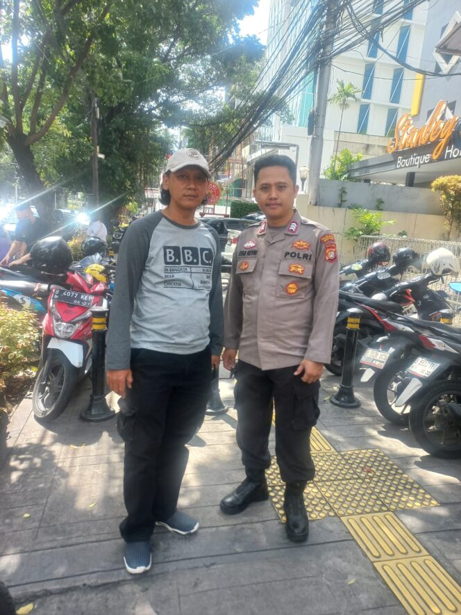 
					Pengamanan Humanis Polisi Iringi Khidmatnya Ibadah Paskah di Gereja Bethel Indonesia Menteng