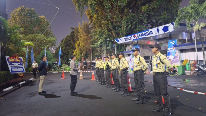 
					Bhabinkamtibmas Kelurahan Gelora Laksanakan Apel Satpam Dan Himbauan Kamtibmas Di TVRI