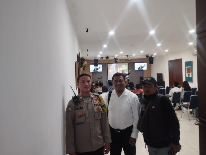 
					Di Balik Khidmatnya Ibadah, Polri Hadir Menjaga Rasa Aman Umat di GBI Apron