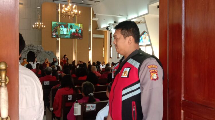 Kegiatan Ibadah Minggu Paskah Di Gereja Kristen Protestan Angkola Mendapat Pengamanan Personel Polri