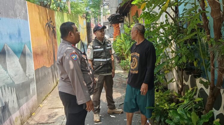 Bhabinkamtibmas Petamburan Bersama Satpol PP Laksanakan Patroli dan Sambang Warga, Antisipasi Kerawanan Wilayah