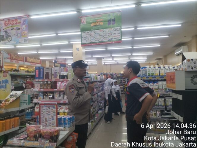 
					Polisi Sambangi Supermarket, Perkuat Keamanan dan Kewaspadaan Warga Johar Baru