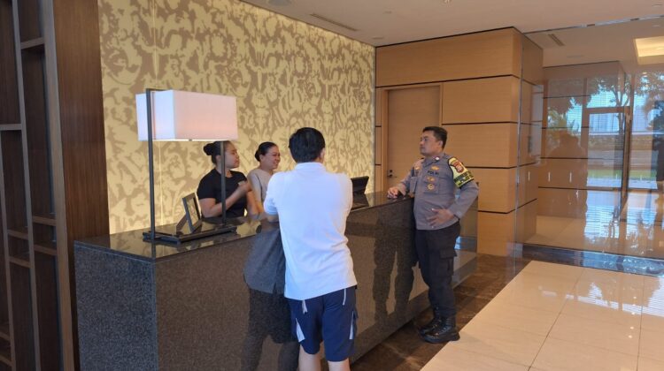 Bhabinkamtibmas Kelurahan Gelora Laksanakan Kunjungan dan Himbauan Kamtibmas di Hotel Fairmont Senayan