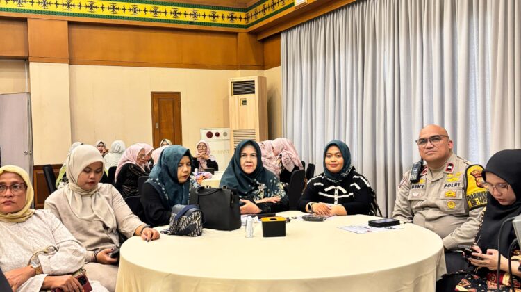 Kehadiran Bhabinkamtibmas Kampung Bali sebagai Kepala Sekolah PAUD Kejora dalam Kegiatan Halal Bihalal dan Lepas Sambut Pemilik PAUD Tanah Abang