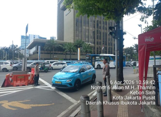 
					Polisi Siaga Siang Hari, Arus Lalin MH Thamrin–Wahid Hasyim Tetap Terkendali