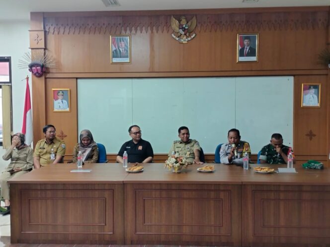 
					Sinergi Tiga Pilar, Bhabinkamtibmas Pasar Baru Dorong Sistem Satu Pintu Cegah Kamtibmas