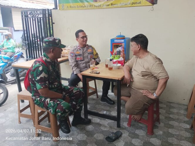 
					Cooling System Humanis, Polisi Sambangi Ketua RW dan Dukung UMKM di Kampung Rawa