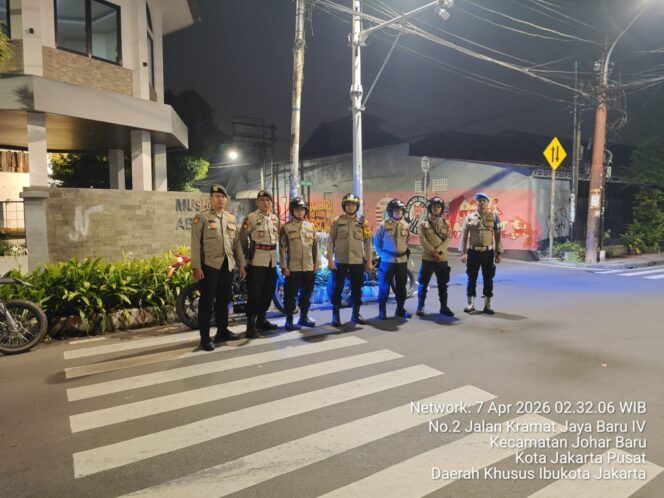 
					Patroli Dini Hari Polsek Johar Baru, Sapu Bersih Potensi Gangguan Kamtibmas