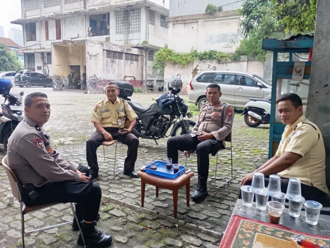 
					Polisi Sambangi Gedung CTC Kwitang, Beri Imbauan Kamtibmas ke Petugas Keamanan