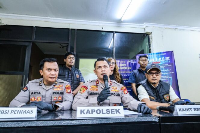 
					Polisi Gerak Cepat! 2 Copet Viral di Jatinegara Ditangkap dalam Hitungan Jam, Sebuah Sajam Disita