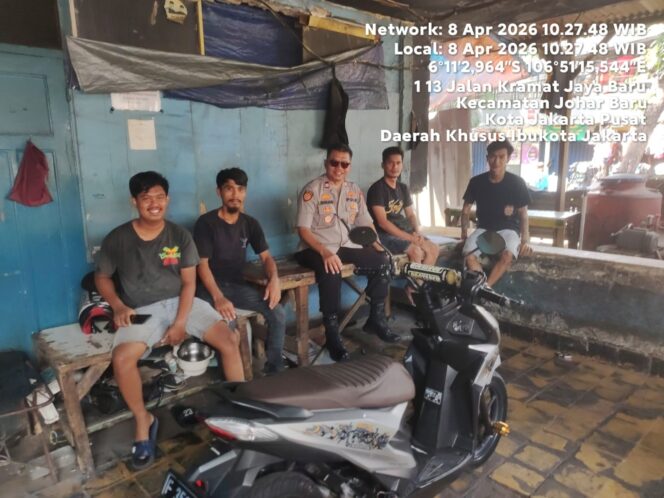 
					Kapolsubsektor Kayu Awet Turun Langsung, Sambang Warga Perkuat Guyub dan Kamtibmas Johar Baru