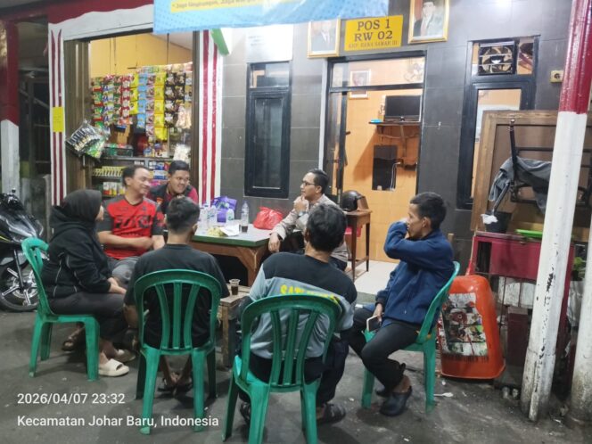 
					Sambang Tengah Malam, Polisi Perkuat Sinergi Poskamling RW 02 Kampung Rawa