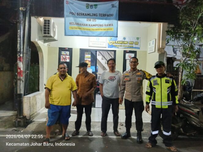 
					Malam Hari Sambangi RW 05, Polisi Ajak Warga Kampung Rawa Tingkatkan Kewaspadaan