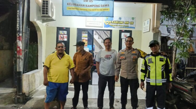 Malam Hari Sambangi RW 05, Polisi Ajak Warga Kampung Rawa Tingkatkan Kewaspadaan