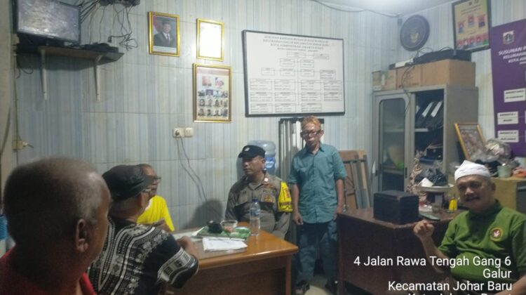 Cegah Dini Gangguan Kamtibmas, Bhabinkamtibmas Sambangi Poskamling RW 06 Galur