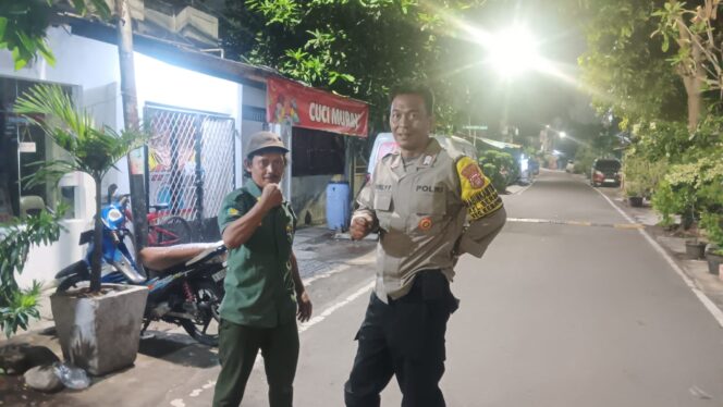 
					Lewat Sambang Dini Hari, Polri Ajak Warga Tingkatkan Kewaspadaan