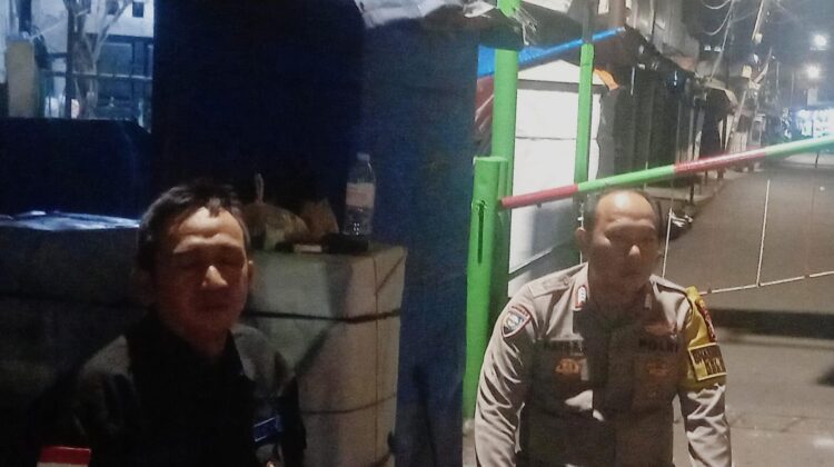 Polisi Sambangi Pos Kamling RW 03 Kenari, Ajak Warga Perkuat Keamanan Lingkungan