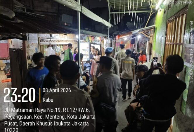 
					Patroli Jalan Kaki Tiga Pilar Menteng Sambangi Jalan Bonang, Cegah Gangguan Kamtibmas