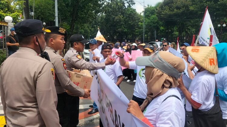Pelayan Humanis Polri Dalam Aksi Unjuk Rasa di Kemenkeu” Kapolsek Sawah Besar Turun Langsung Di Lapangan
