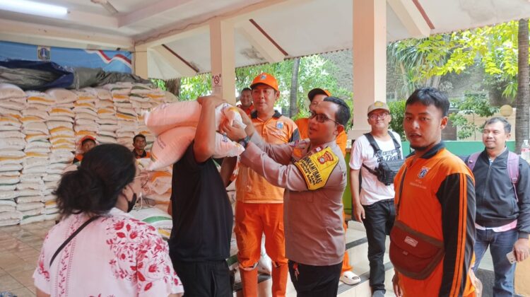 Monitoring Pendistribusian Bansos Pangan Bulog di Kampung Rawa Berjalan Lancar dan Kondusif