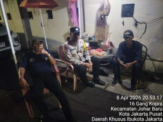 
					Sambang Malam di Johar Baru, Polisi Perkuat Pos Kamling dan Tingkatkan Kewaspadaan Warga