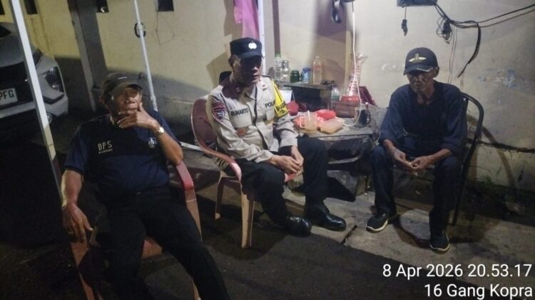 Sambang Malam di Johar Baru, Polisi Perkuat Pos Kamling dan Tingkatkan Kewaspadaan Warga