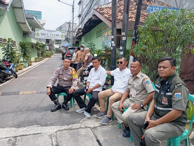 
					Bhabinkamtibmas Kwitang Sambangi Ketua RW, Perkuat Koordinasi Keamanan Wilayah