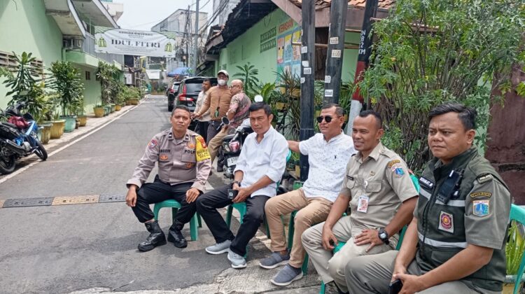 Bhabinkamtibmas Kwitang Sambangi Ketua RW, Perkuat Koordinasi Keamanan Wilayah