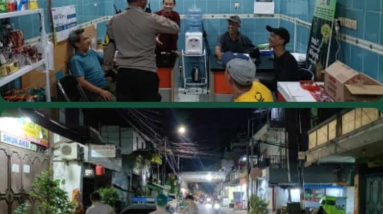 Patroli Jalan Kaki Polri dan Warga Sisir Karang Anyar Cegah Tawuran