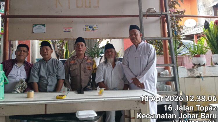 Sejukkan Kamtibmas dari Mimbar Masjid, Polisi dan Tokoh Warga Galur Perkuat Kebersamaan Usai Sholat Jumat