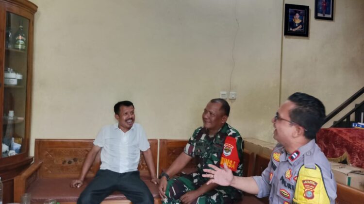 Sinergi Tiga Pilar di Kampung Rawa, Polisi dan Babinsa Perkuat Cooling System Bersama Ketua RW