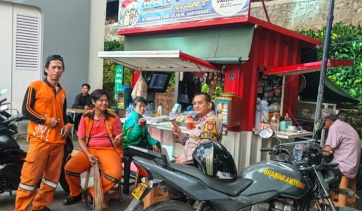 Bhabinkamtibmas Menteng Pererat Silaturahmi Dengan Ojol, Ajak Jaga Kamtibmas Bersama