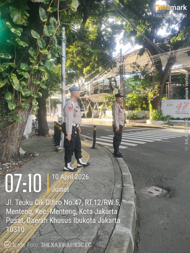 
					Pagi Hari Bhabinkamtibmas Hadir di Tl Cik Ditiro, Mobilitas Warga Menteng Lebih Lancar