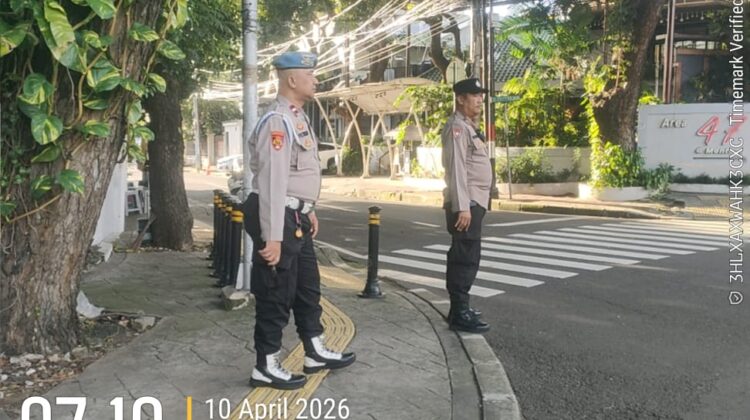Pagi Hari Bhabinkamtibmas Hadir di Tl Cik Ditiro, Mobilitas Warga Menteng Lebih Lancar