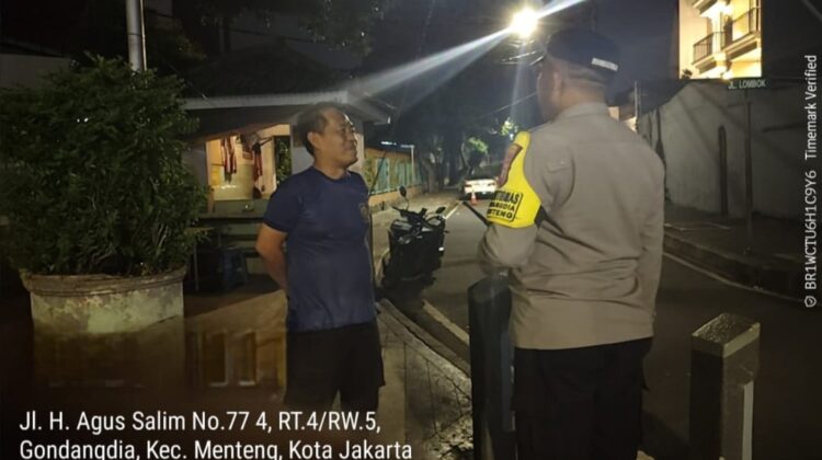 Sambang Dinihari Bhabinkamtibmas Gondangdia, Perkuat Patroli Antisipasi Kejahatan Pagi