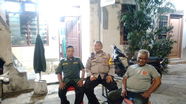 Arahan Bhabinkamtibmas Mangga Dua Selatan Di Pos Satkamling RW 006, Tekankan Lebih 1 × 24 Tamu Wajib Lapor